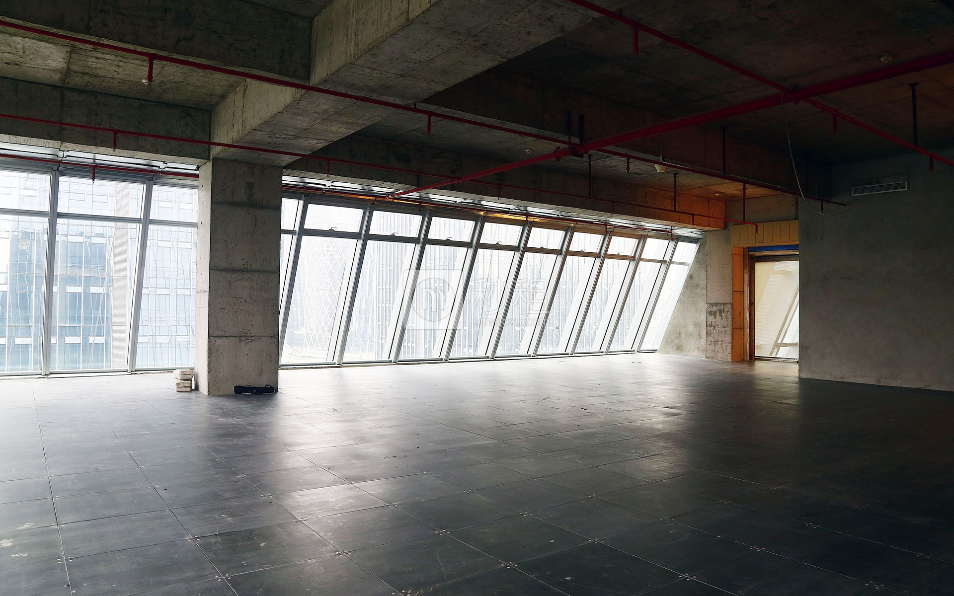 卓越后海中心写字楼出租350平米毛坯办公室209元/m².月