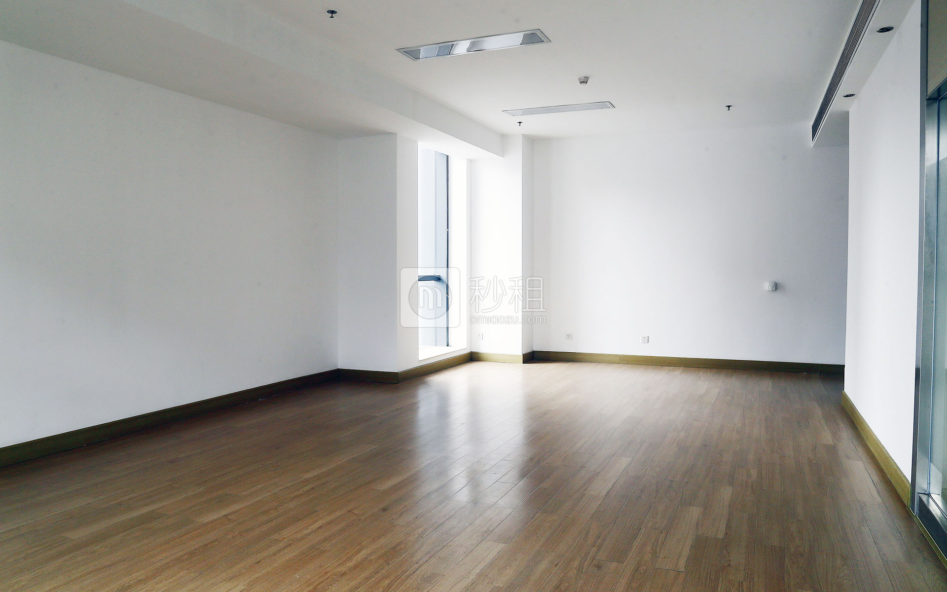 凯达尔集团中心大厦写字楼出租135平米精装办公室120元/m².月