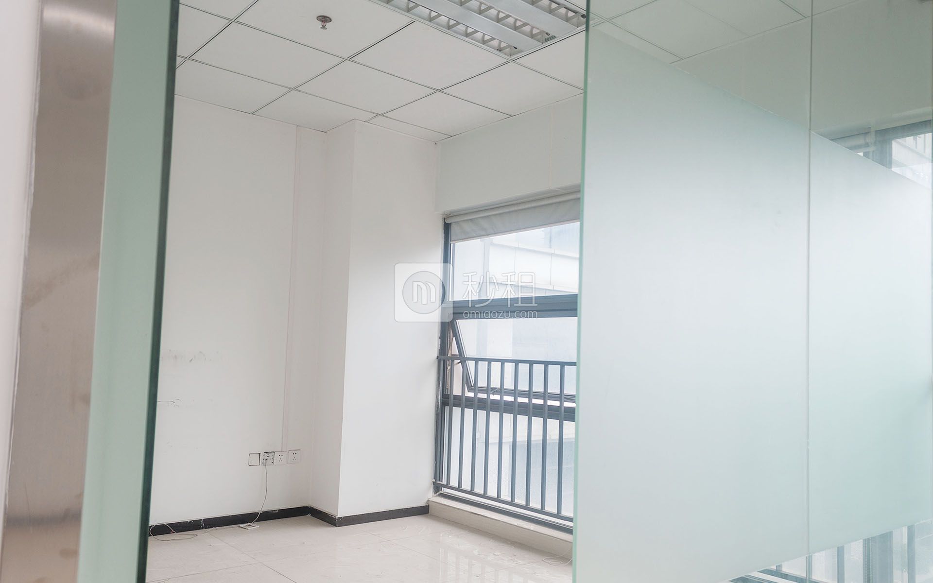 兰光科技园写字楼出租336平米精装办公室95元/m².月