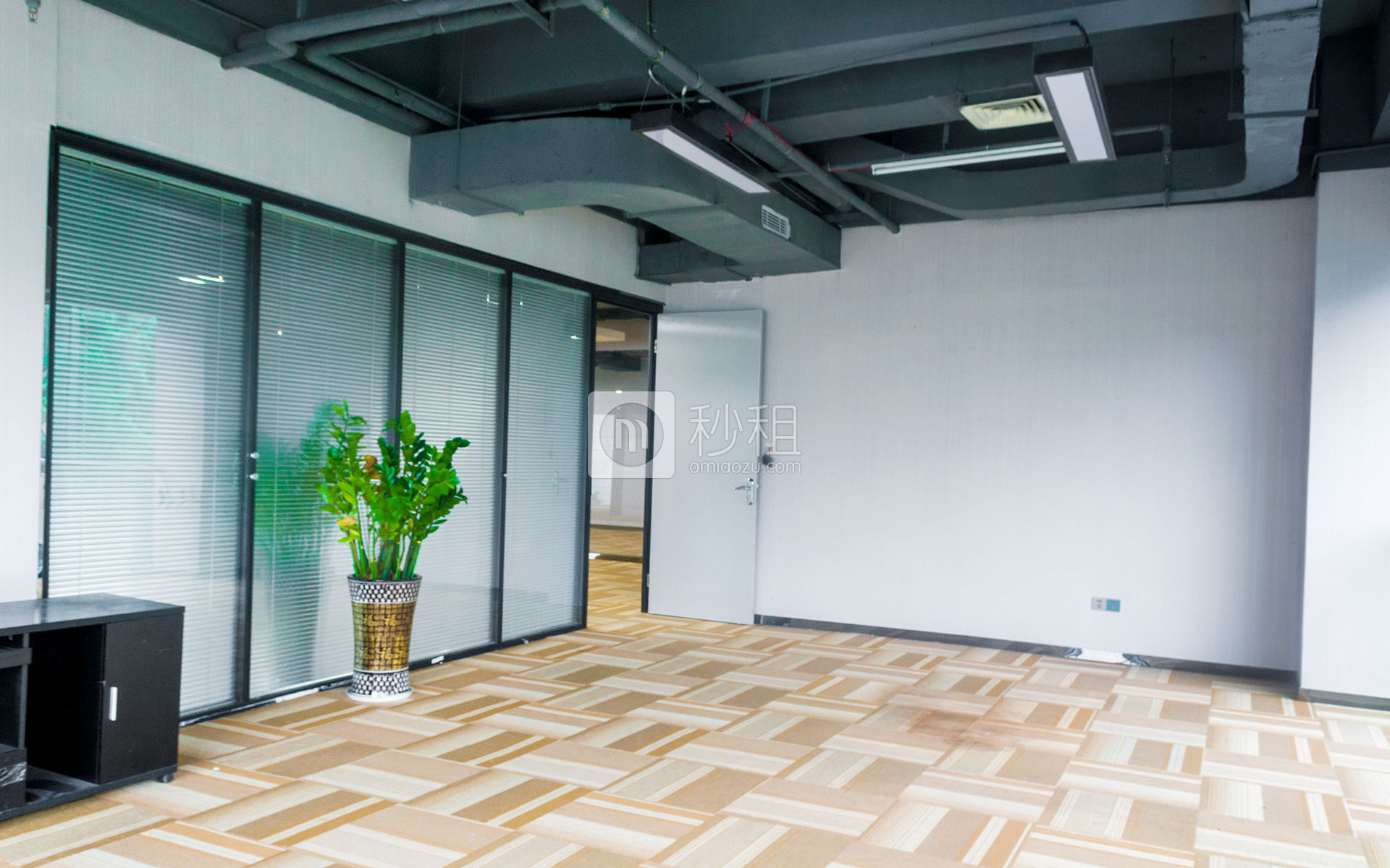 彩虹科技大厦写字楼出租498平米精装办公室90元/m².月