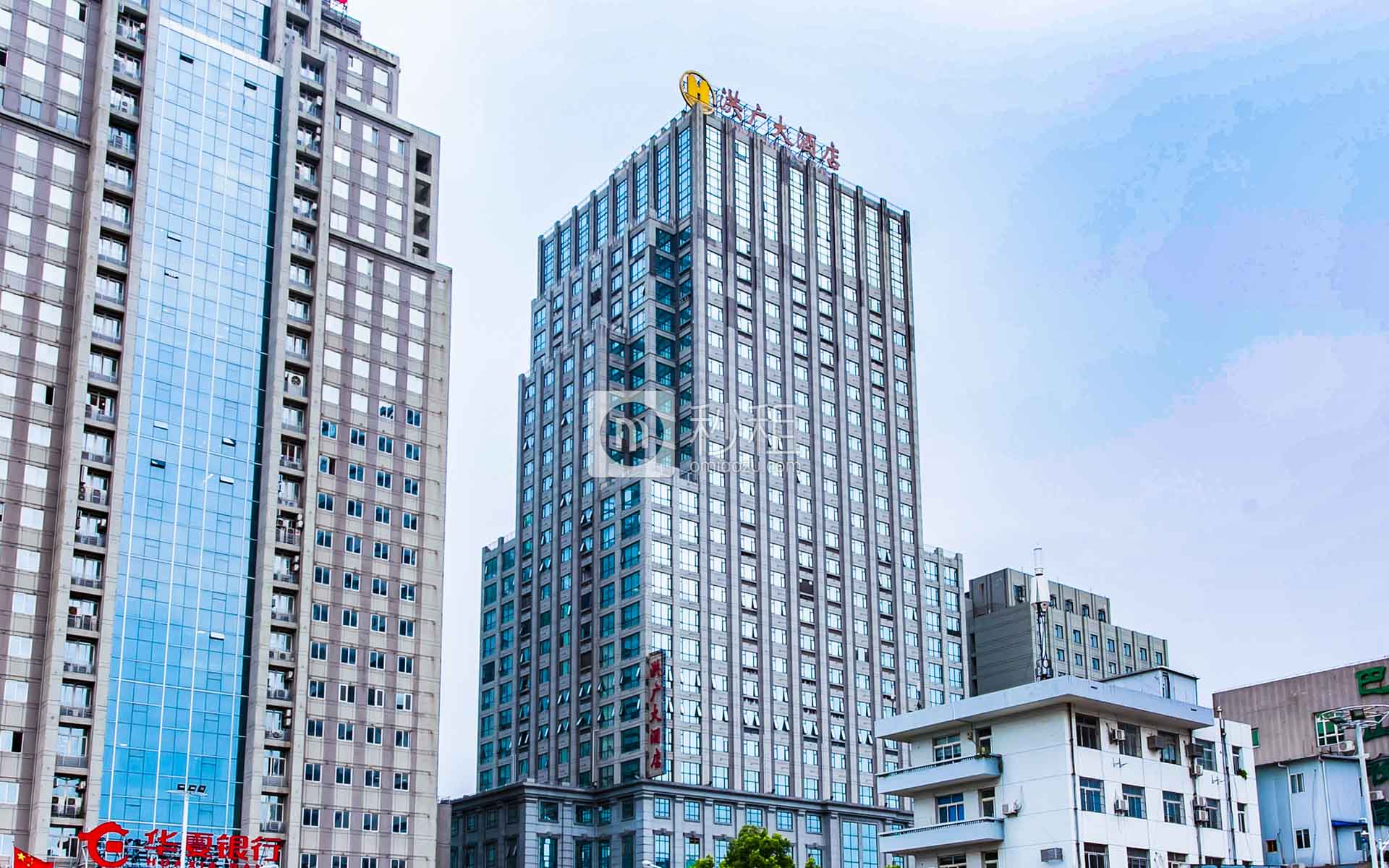 洪广大酒店写字楼出租170平米毛坯办公室2.7元/m².天